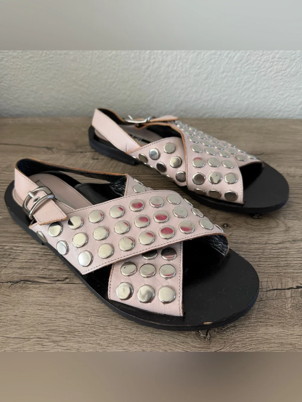 McQ By Alexander McQueen Black Studded Leather Sandals Cross Straps Size 37 Pink - Picture 1 of 10